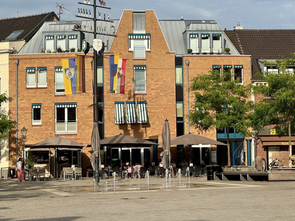 Wasserspiel auf dem Marktplatz in Alt-Willich